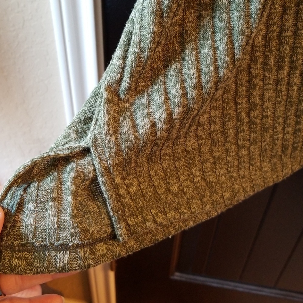 Lightweight Top - Picture 3 of 3